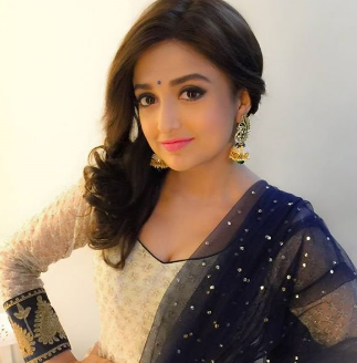 Read more about the article Beautiful Monali Thakur Shines on HOT51 Music & Magic