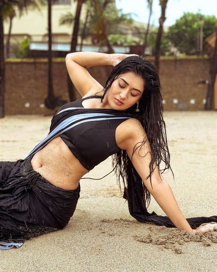 Rashi Singh-hot51