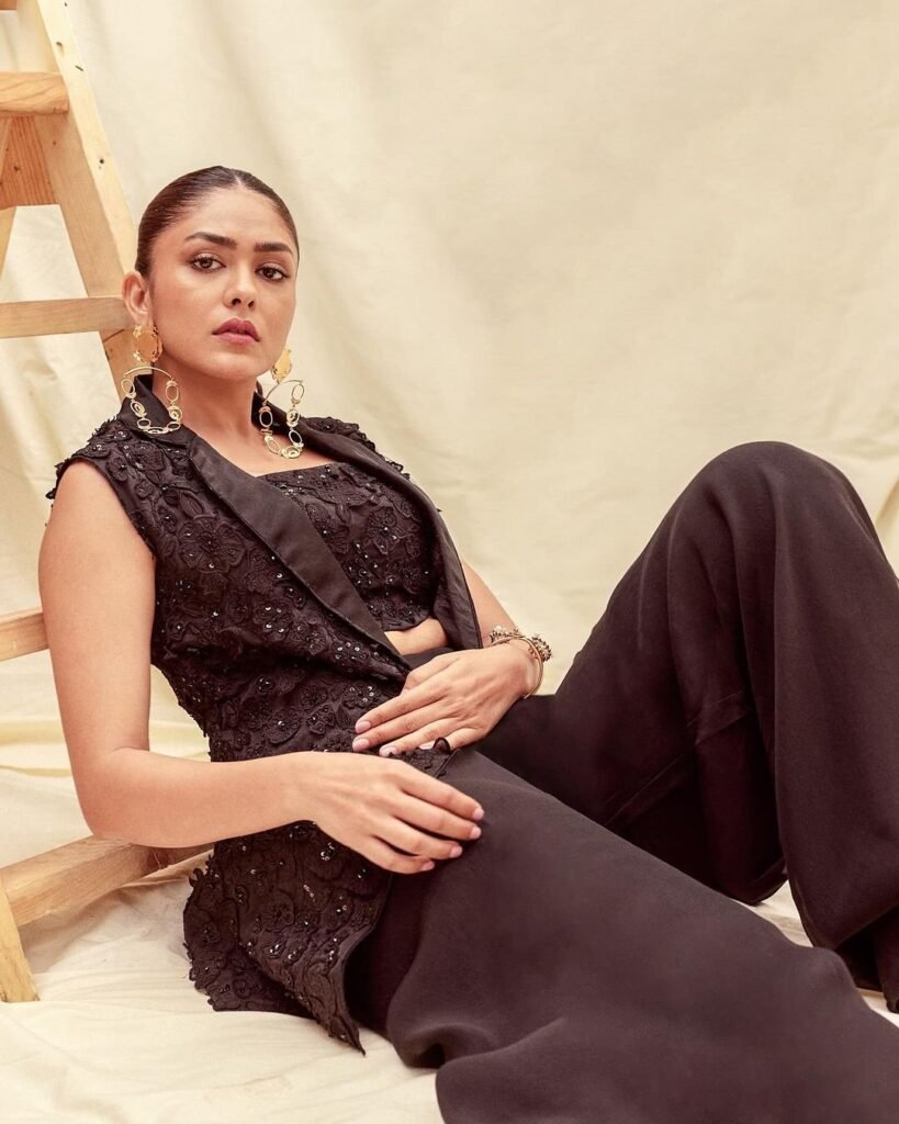 Mrunal Thakur-hot51